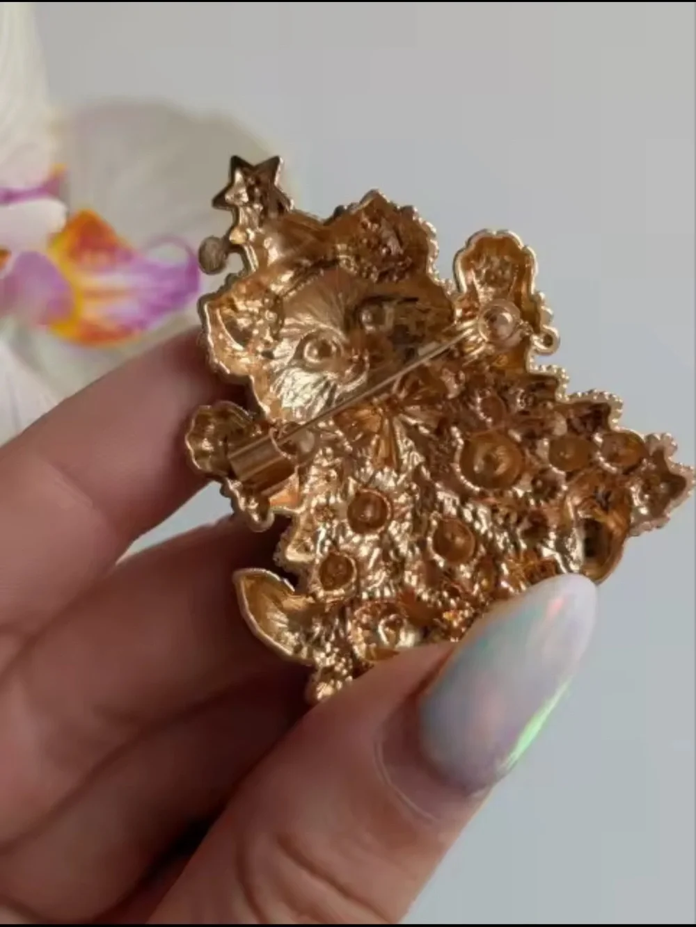 Cozy Christmas Cat Gold Tree Brooch